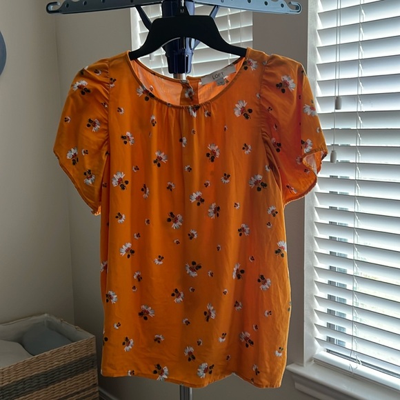 Loft Lily Button Back Flutter Top - Picture 5 of 15